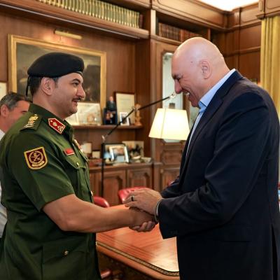 رئيس أركان القوات البرية الليبية الفريق ركن صدام حفتر يلتقي وزير الدفاع الإيطالي في روما لبحث التعاون الأمني والاستقرار الإقليمي